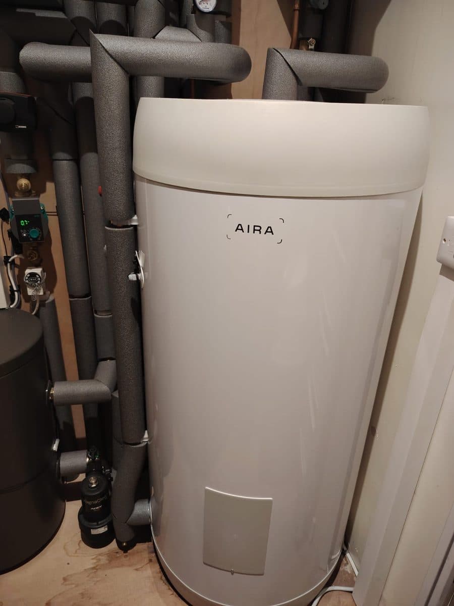 Heat pump plant room pipework and controls, Renfrewshire
